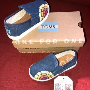 *NWT* TOMS sz 8 toddler blue